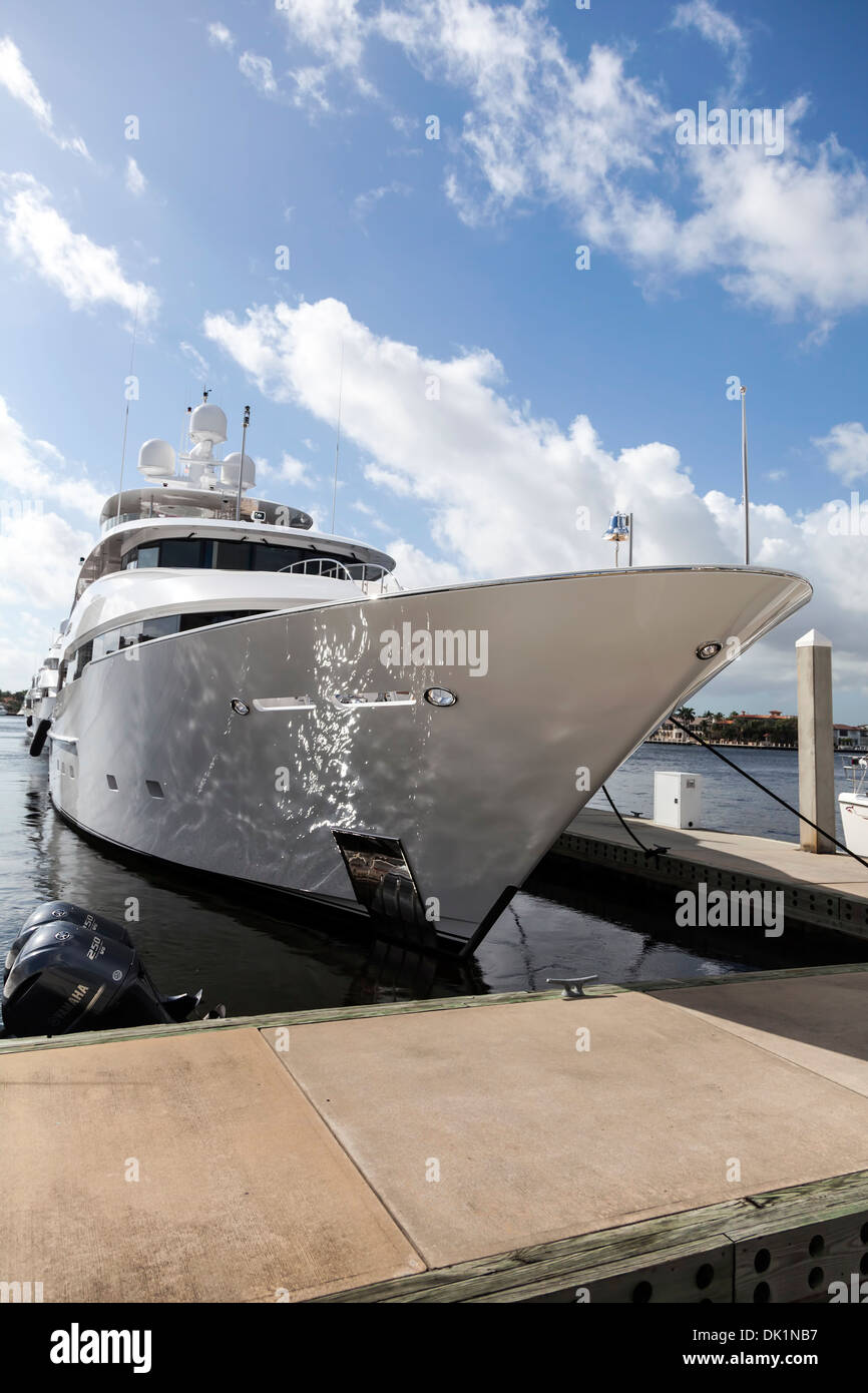 Mega Yacht Ozean-Schiff angedockt im Bahia Mar in Fort Lauderdale, Florida. USA Stockfoto