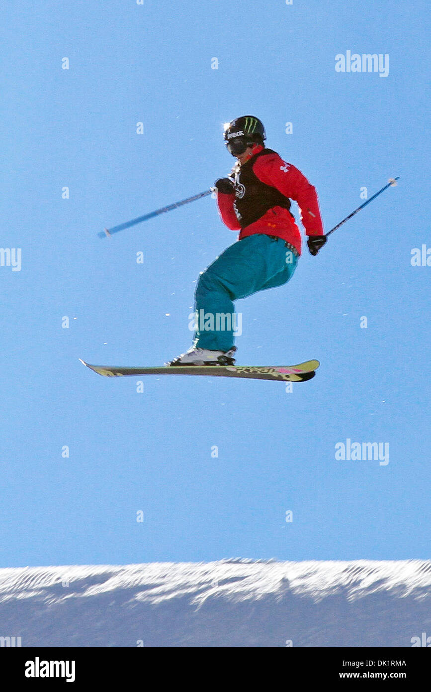 27. Januar 2011 steigt aus den Zielsprung an den Winter Xgames Frauen Ski Slopestyle - Aspen, Colorado, USA - Keri Herman. Herman holte sich die Silbermedaille. (Kredit-Bild: © Rustin Gudim/ZUMAPRESS.com) Stockfoto