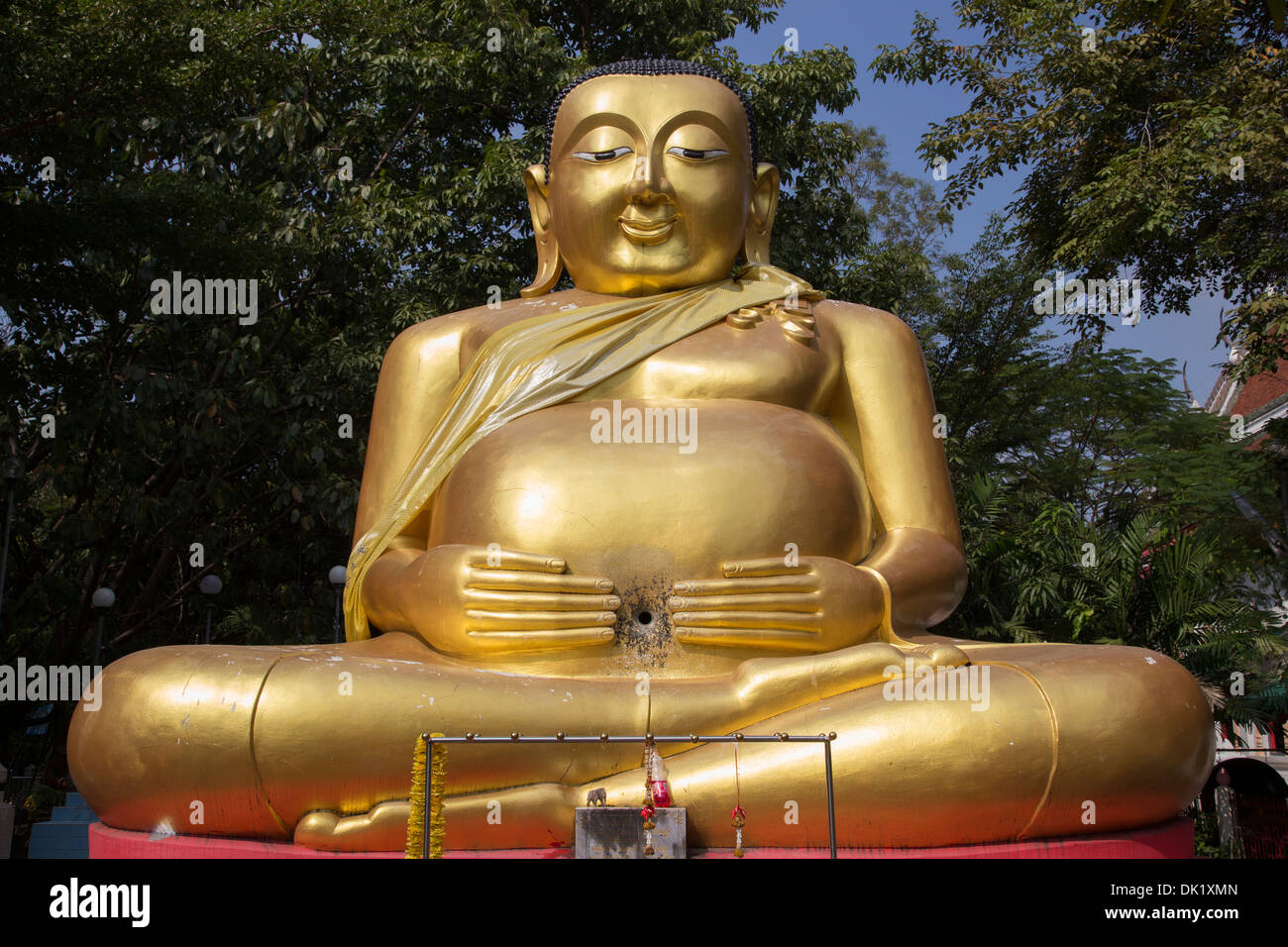 Wat Bang Nam Phueng Nok ist ein buddhistisches Kloster am Ufer des Chao Phraya Flusses in Samut Prakan Stockfoto