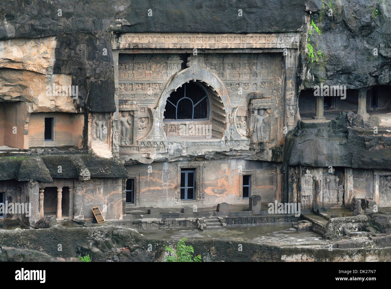 Höhle 26: Fassade - langen Blick auf Kloster oder Chaitya. Ajanta Höhlen, Aurangabad, Maharashtra, Indien Stockfoto