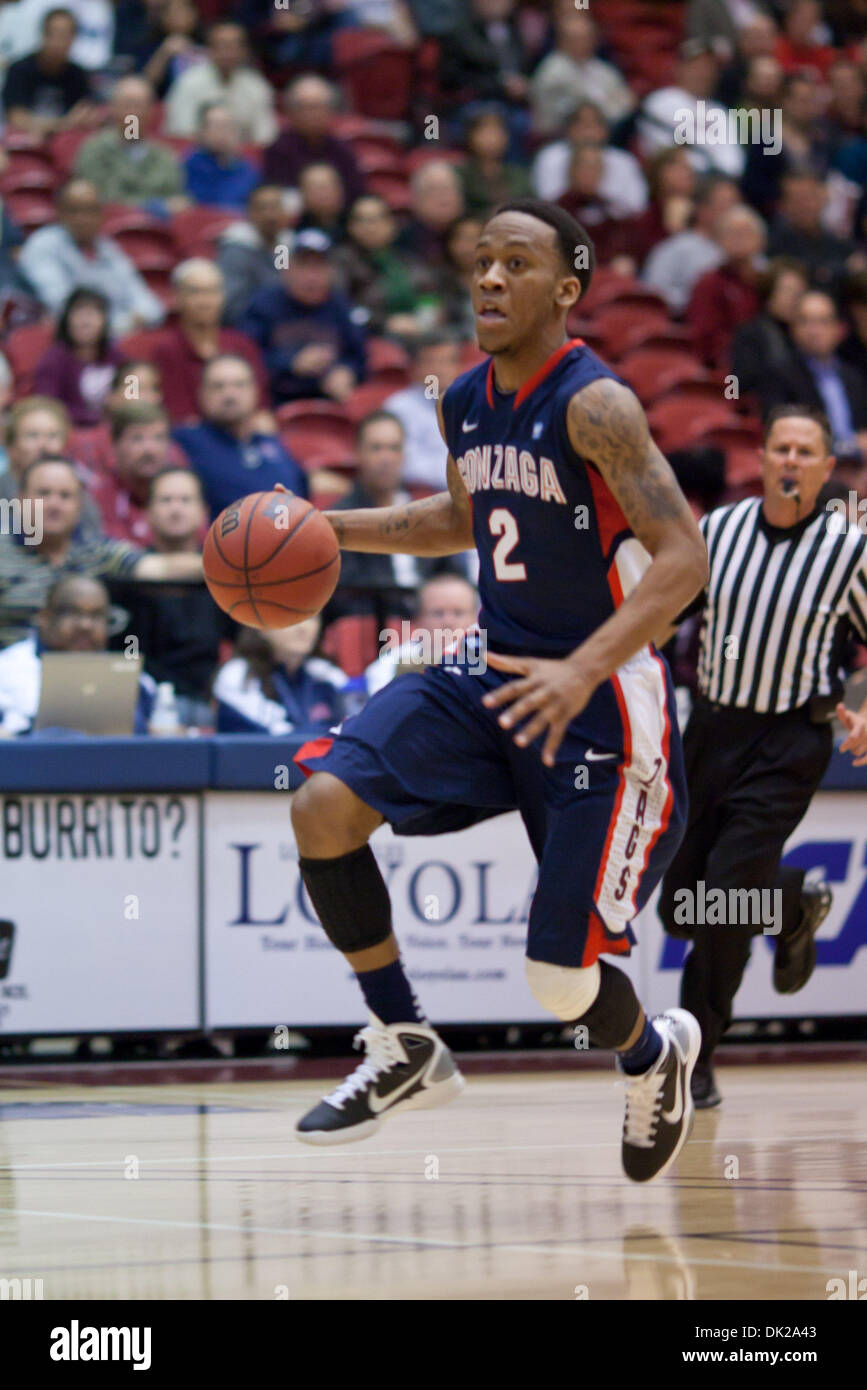 10. Februar 2011 - drückt Los Angeles, Kalifornien, USA - CARTER MARQUISE von Gonzaga das Gericht auf eine schnelle Pause. Gonzaga lead Loyola Marymount 37-28 bei der Hälfte. (Kredit-Bild: © Josh Kapelle/Southcreek Global/ZUMAPRESS.com) Stockfoto