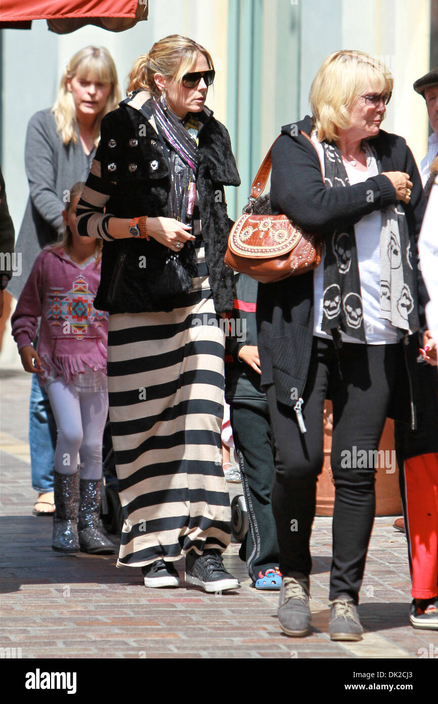 Erna Klum und Heidi Klum verbringen den Tag im The Grove Los Angeles, Kalifornien - 24.03.12 Stockfoto