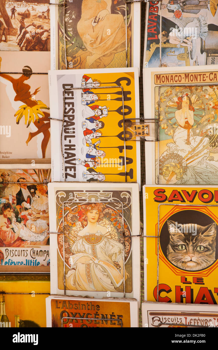 Full-Frame-Nahaufnahme von französischen Postkarten, Paris, Frankreich Stockfoto