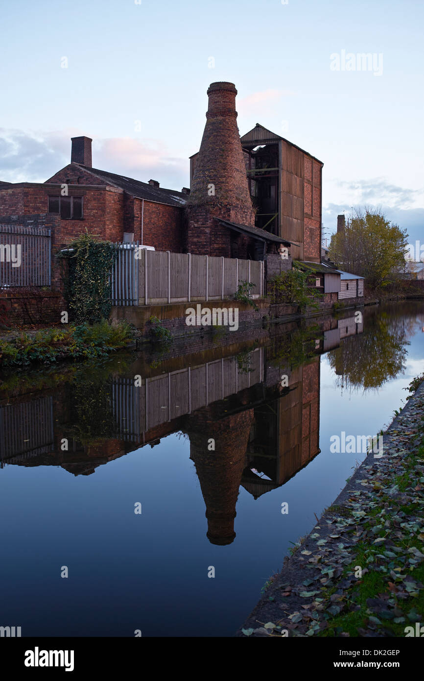 Flasche Brennofen bei der Dolby-Töpferei neben den Trent und Mersey Kanal in Stoke-on-Trent Stockfoto