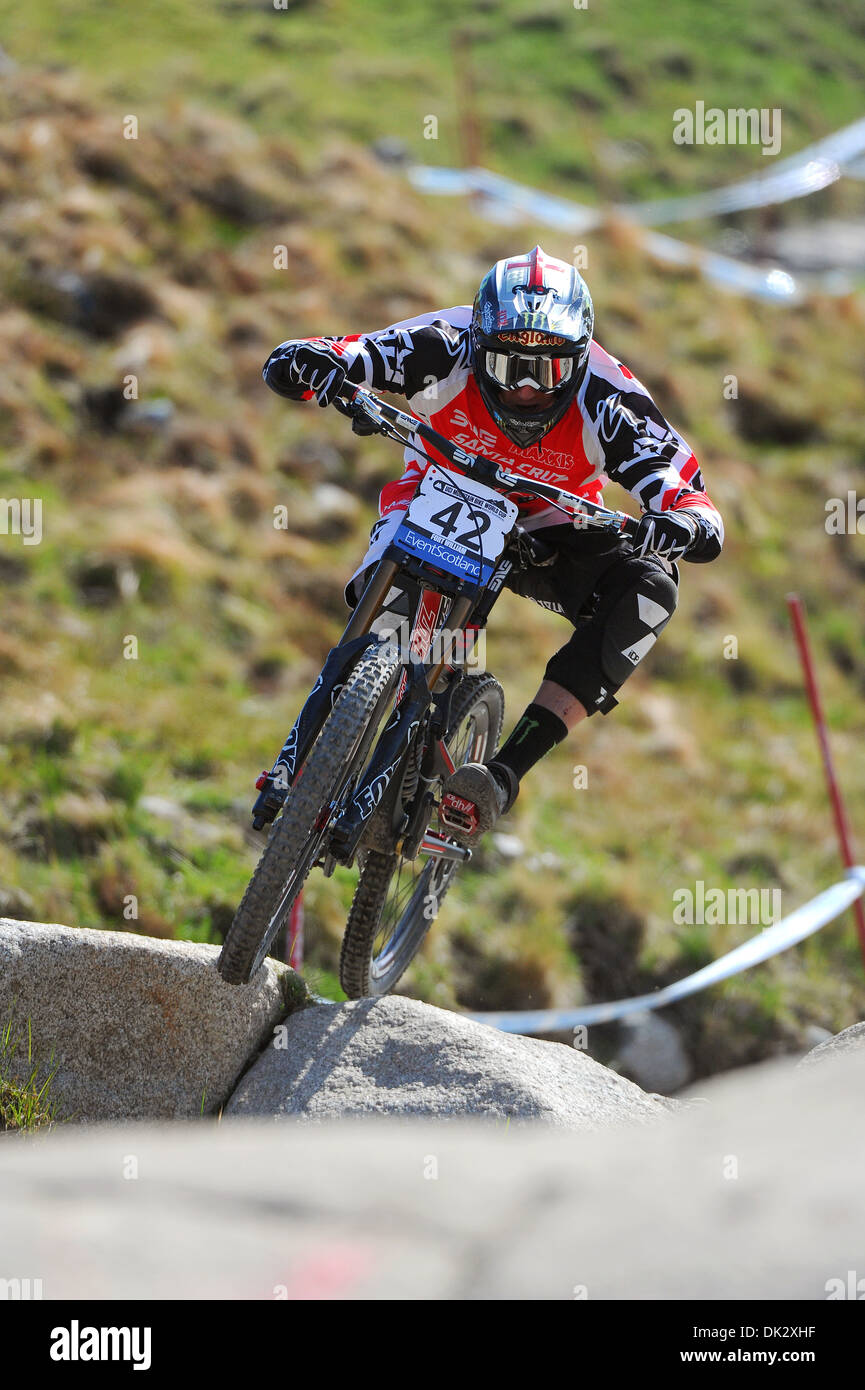 Downhill-Mountainbike Fahrrad Rennfahrer Steve Peat konkurriert in der UCI Mountain Bike World Cup, Fort William im Jahr 2013. Stockfoto