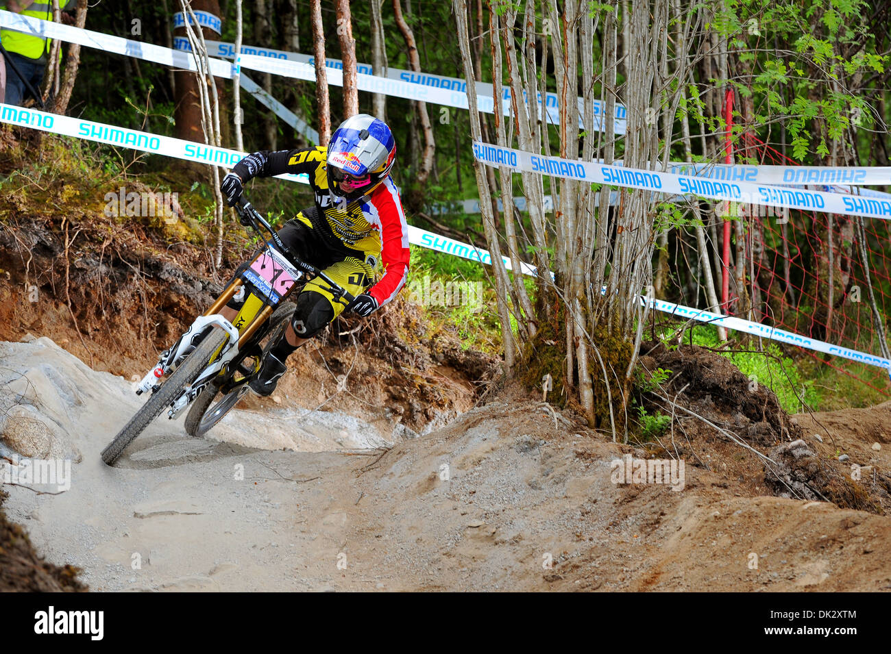 Downhill-Mountainbike Fahrrad Racer Gee Atherton konkurriert in der UCI Mountain Bike World Cup in Fort William, Schottland. Stockfoto