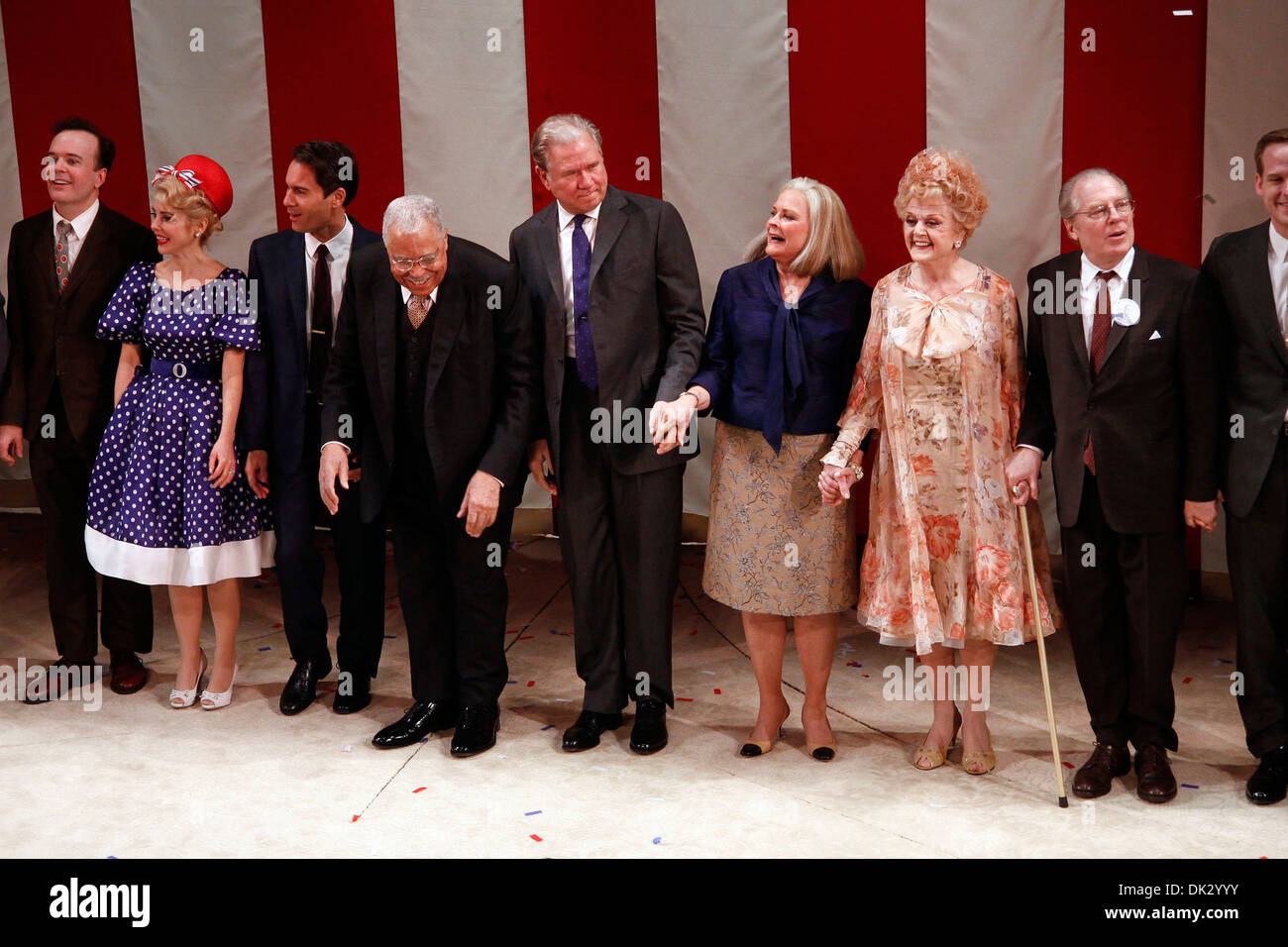 Jefferson Mays Kerry Butler Eric Mccormack James Earl Jones John Larroquette Candice Bergen Angela Lansbury Michael McKean Stockfoto