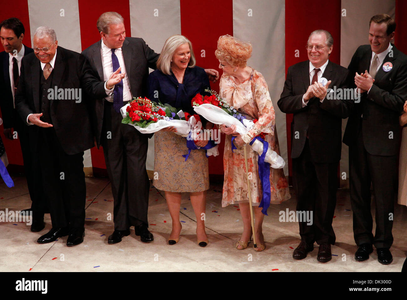 Eric Mccormack James Earl Jones John Larroquette Candice Bergen Angela Lansbury Michael McKean Corey Brill Broadway Öffnung Stockfoto