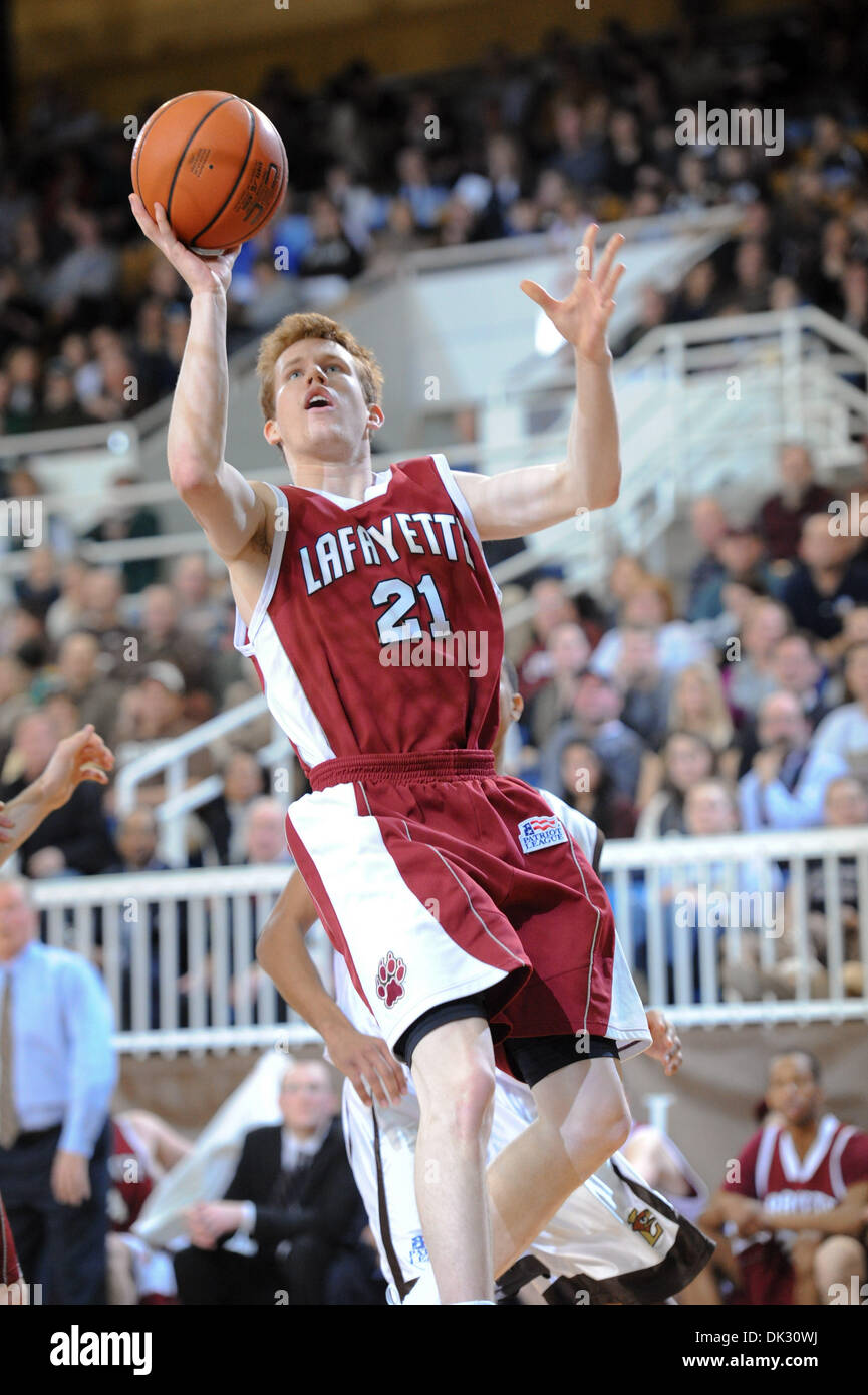 20. Februar 2011 - Bethlehem, Pennsylvania, nimmt US - Lafayette College G Jim Mower (21) ein Schuss gegen Lehigh während Sonntag Patriot League Match-Up Stabler Arena in Bethlehem, Pennsylvania. Lehigh besiegt Lafayette mit einem Endstand von 67-66. (Kredit-Bild: © Brian befreit/Southcreek Global/ZUMAPRESS.com) Stockfoto