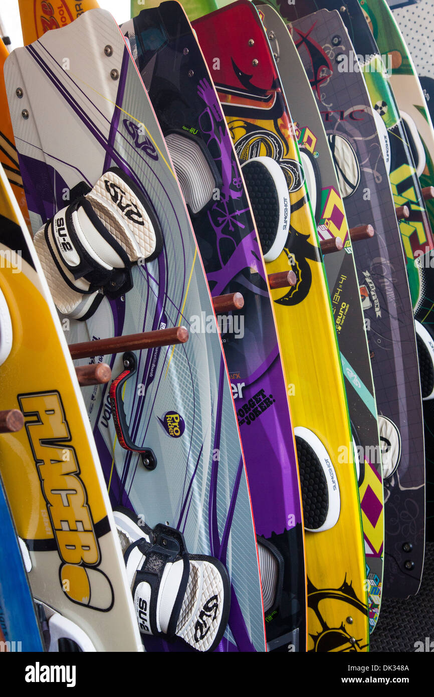 Kite Surf Boards, Cumbuco, Fortaleza Bezirk, Brasilien. Stockfoto