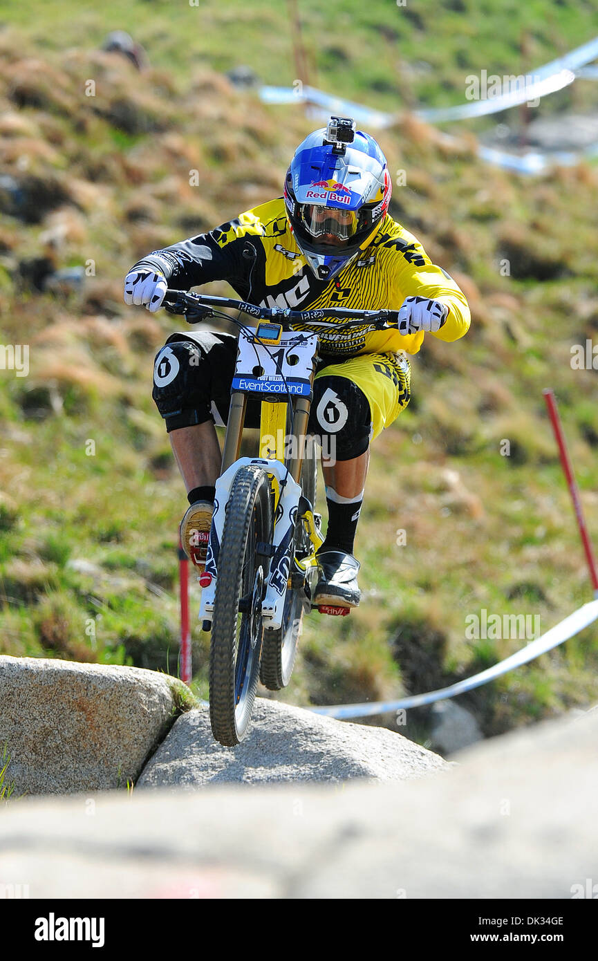 Downhill-Mountainbike Fahrrad Racer Gee Atherton konkurriert in der UCI Mountain Bike World Cup in Fort William, Schottland. Stockfoto