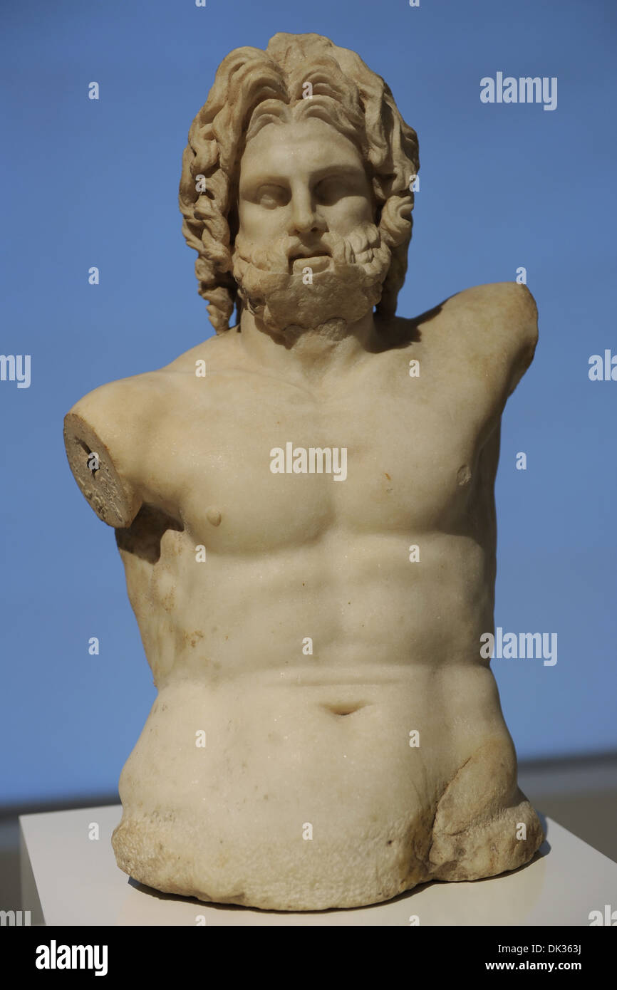 Griechische Kunst. Die Statue. Zeus thront. Stadt von Pergamon. 100-80 BC. Marmor. Befindet sich auf der Terrasse des Schlosses. Stockfoto