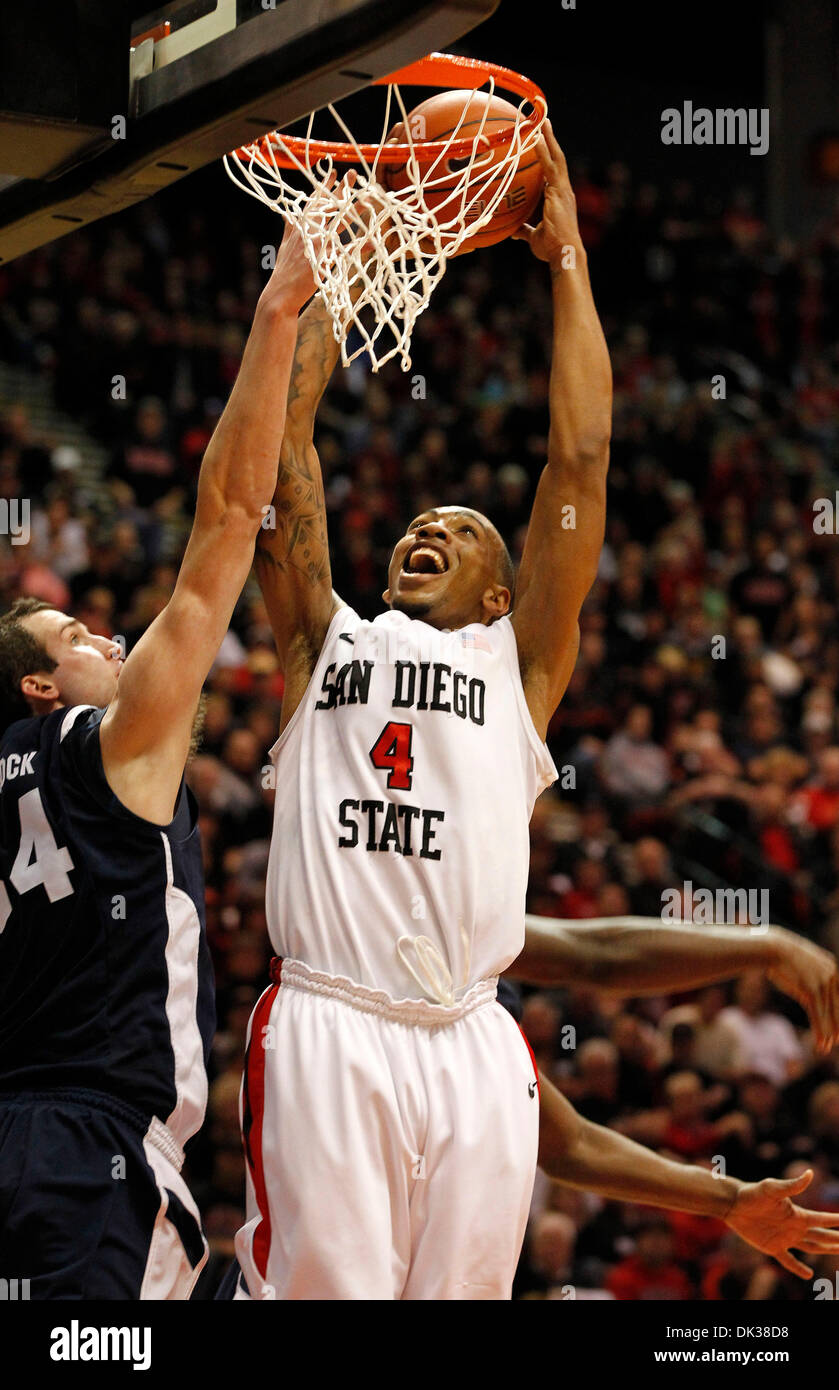 26. Februar 2011 - San Diego, Kalifornien, USA - Malcolm Thomas steigt für eine Punktzahl während SDSUs Spiel gegen BYU Samstag Viejas Arena.  (Kredit-Bild: © Earnie Grafton/San Diego Union-Tribune/ZUMAPRESS.com) Stockfoto