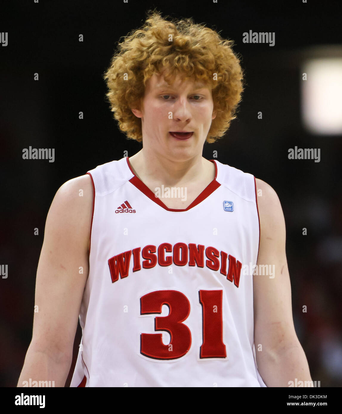 27. Februar 2011 - Madison, Wisconsin, USA - Wisconsin vorwärts Mike Bruesewitz (31). Wisconsin besiegte Northwestern 78-63 im Kohl Center in Madison, Wisconsin. (Kredit-Bild: © John Fisher/Southcreek Global/ZUMAPRESS.com) Stockfoto
