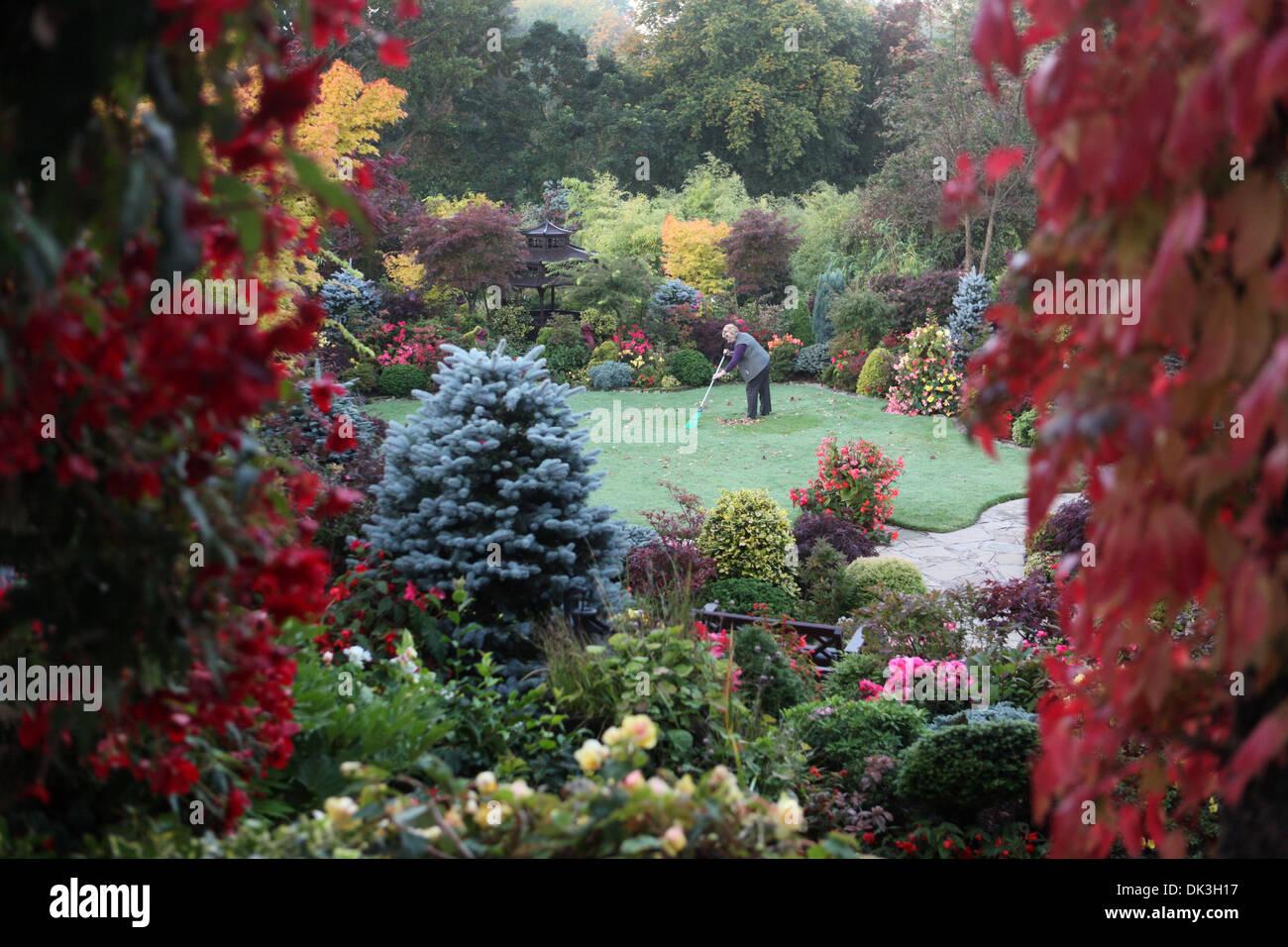 Vier Jahreszeiten-Gärten in Walsall, in der Nähe von Birmingham. Tony und Marie Newton haben diesen Garten seit 30 Jahren geneigt. Stockfoto