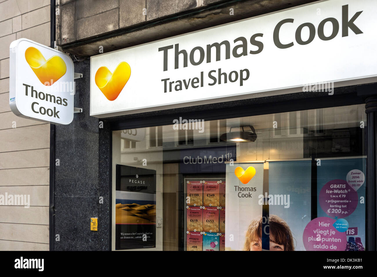 Schaufenster und Schild mit Logo von Thomas Cook Reisen Shop / Agentur Stockfoto