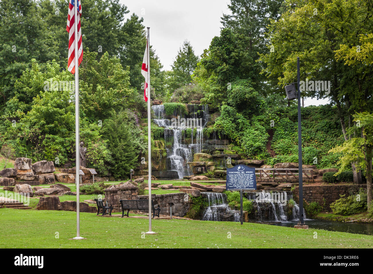 Kalte Wasser fällt, der größte von Menschen verursachte natürliche Stein-Wasserfall, in Tuscumbia Big Spring in Tuscumbia, Alabama Stockfoto