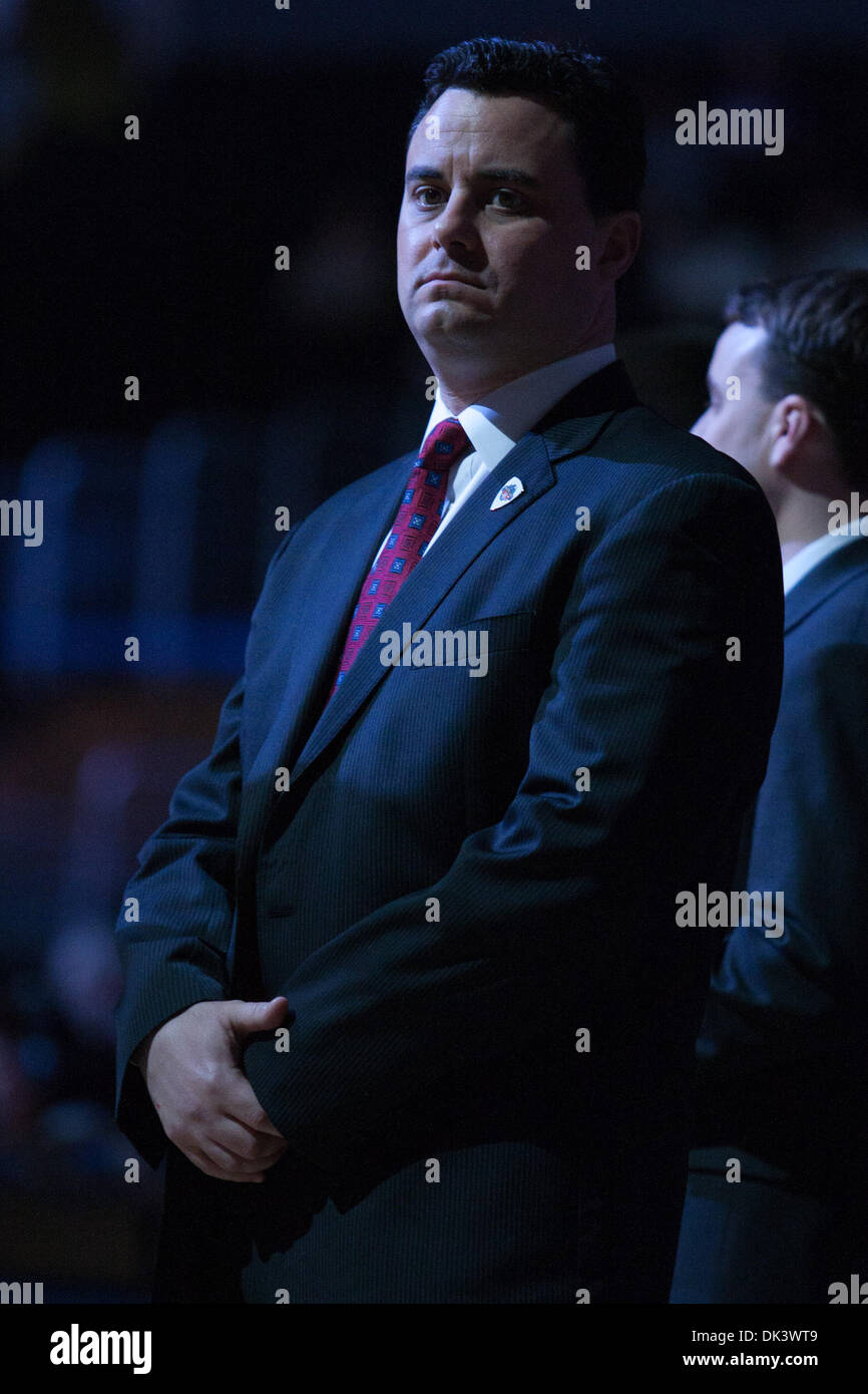 12. März 2011 - Los Angeles, Kalifornien, USA - Arizona Wildcats head Coach Sean Miller bei der NCAA Pacific Life Pac-10 Turnier-Basketball-Meisterschaft-Spiel zwischen den Arizona Wildcats und der Washington Huskies im Staples Center. (Kredit-Bild: © Brandon Parry/Southcreek Global/ZUMAPRESS.com) Stockfoto