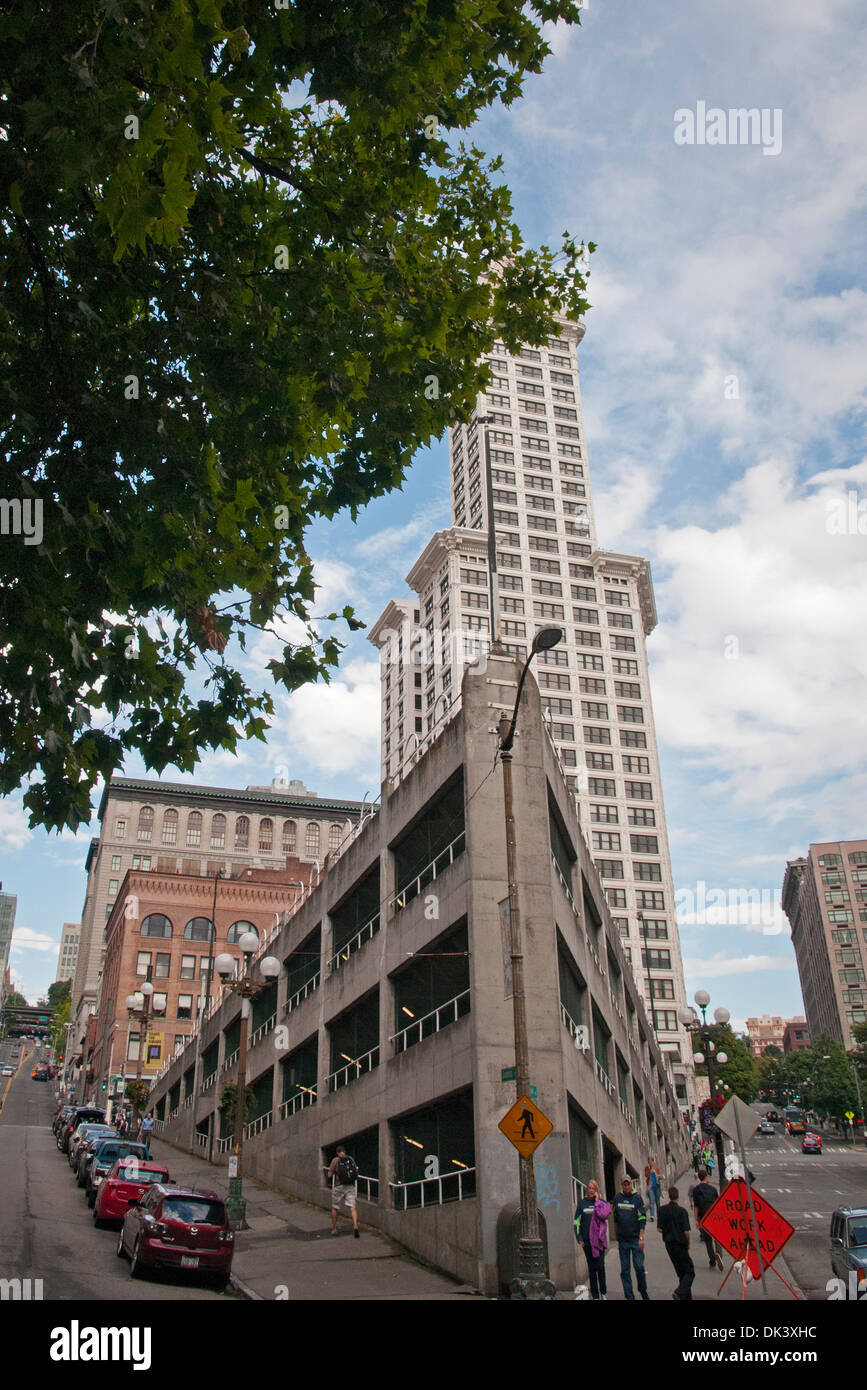 Eckgebäude Parkhaus in Seattle downtown, Bundesstaat Washington, USA Stockfoto