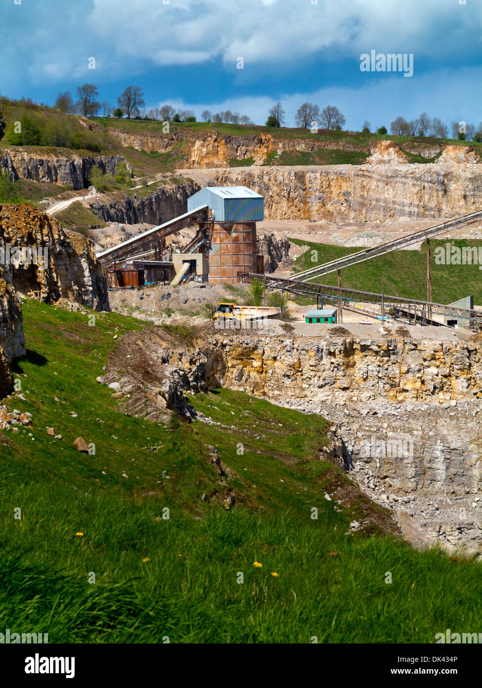 Dene Steinbruch Cromford Derbyshire England UK betrieben von Asphalt, Schotter-Aggregate für Roadstone und Beton zu produzieren Stockfoto