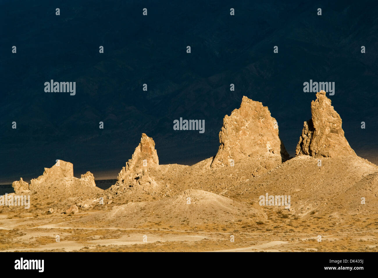 Tuffstein Felsformationen an Trona Pinnacles, California Stockfoto