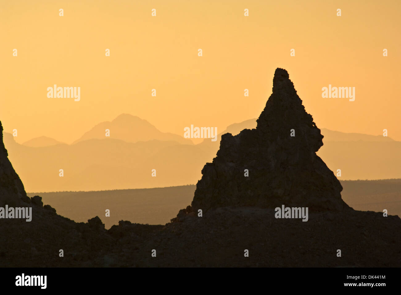 Sunrise Licht und Tuffstein Felsformationen an Trona Pinnacles, California Stockfoto