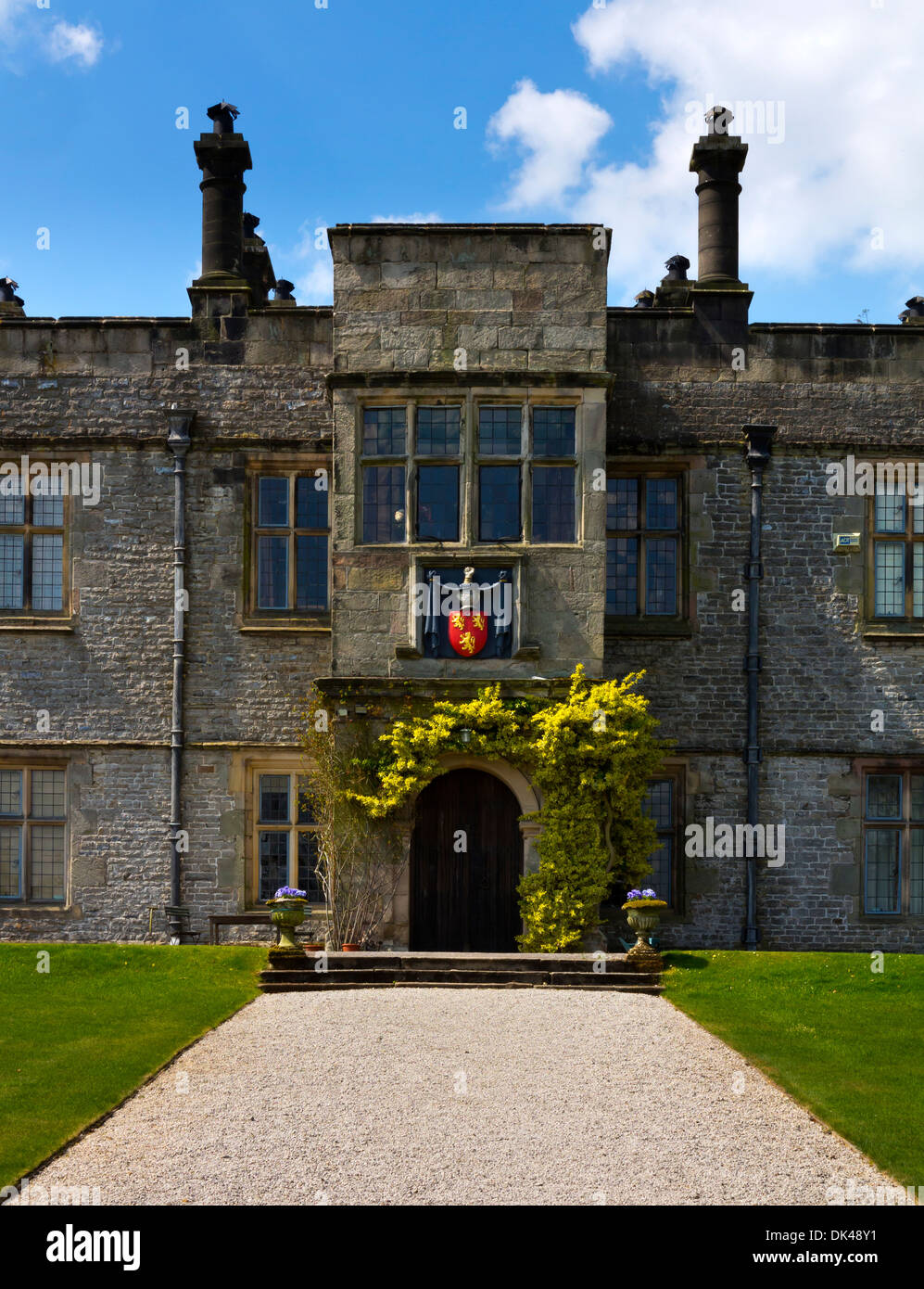 Das äußere des Tissington Hall einen frühen jakobinischen Herrenhaus aus dem 17. Jahrhundert Haus in Tissington Dorf in der Nähe von Ashbourne Derbyshire UK Stockfoto