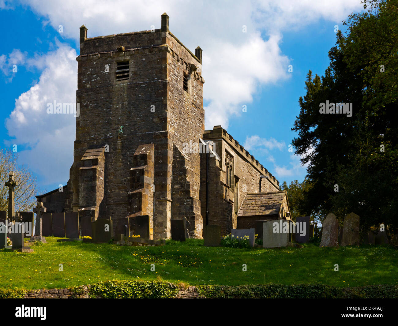 Str. Marys Kirche Tissington Dorf Derbyshire Dales Peak District England UK eine normannische Kirche mit später viktorianischen Ergänzungen Stockfoto