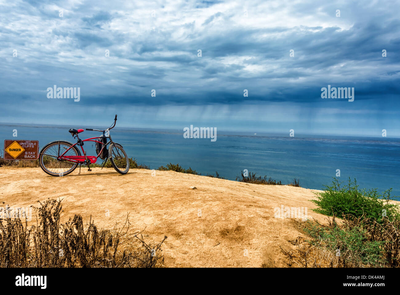 Ein Fahrrad an einen Blick auf Punkt bei Sunset Cliffs Natural Park, San Diego, California, United States. Stockfoto