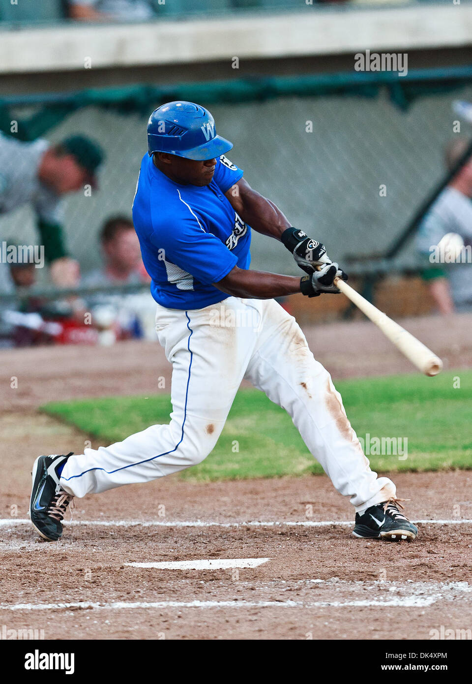 19. Juli 2011 - Fort Worth, Texas, USA - Fort Worth Katzen Infielder Aljay Davis (7) in Aktion während der amerikanischen Vereinigung der Independent Professional Baseball Spiel zwischen Gary Southshore Railcats und Fort Worth Katzen auf dem historischen LaGrave-Baseball-Feld in Fort Worth, Tx. Gary Southshore Niederlagen Fort Worth 7 bis 3. (Kredit-Bild: © Dan Wozniak/Southcreek Global/ZUMAPRES Stockfoto