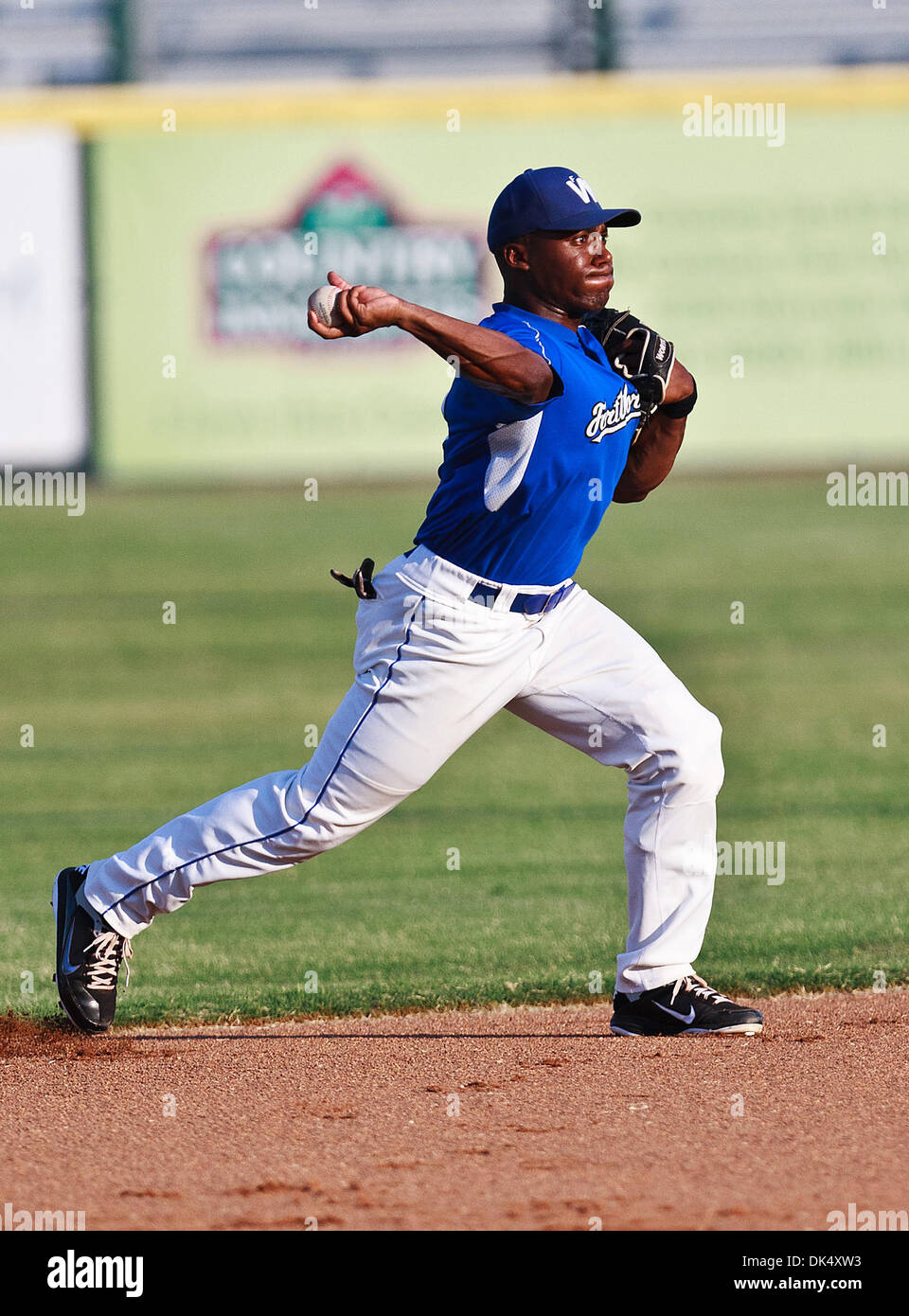 19. Juli 2011 - Fort Worth, Texas, USA - Fort Worth Katzen Infielder Aljay Davis (7) in Aktion während der amerikanischen Vereinigung der Independent Professional Baseball Spiel zwischen Gary Southshore Railcats und Fort Worth Katzen auf dem historischen LaGrave-Baseball-Feld in Fort Worth, Tx. Gary Southshore Niederlagen Fort Worth 7 bis 3. (Kredit-Bild: © Dan Wozniak/Southcreek Global/ZUMAPRES Stockfoto