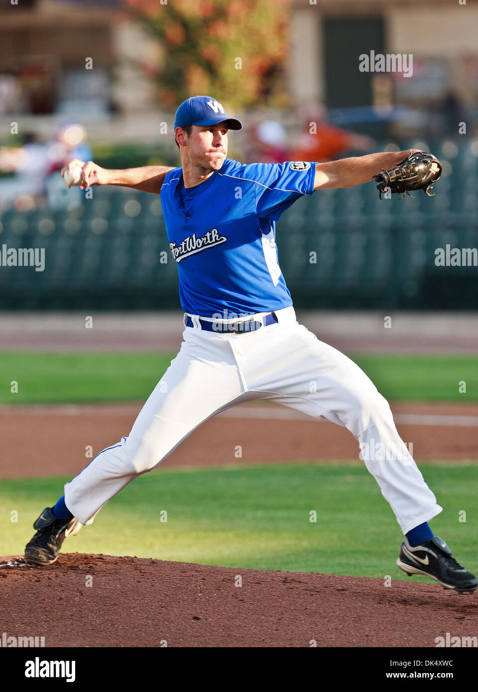 19. Juli 2011 - Fort Worth, Texas, USA - Fort Worth Katzen Krug Phillip Bartleski (35) in Aktion während der amerikanischen Vereinigung der Independent Professional Baseball Spiel zwischen Gary Southshore Railcats und Fort Worth Katzen auf dem historischen LaGrave-Baseball-Feld in Fort Worth, Tx. Gary Southshore Niederlagen Fort Worth 7 bis 3. (Kredit-Bild: © Dan Wozniak/Southcreek Global/ZUM Stockfoto