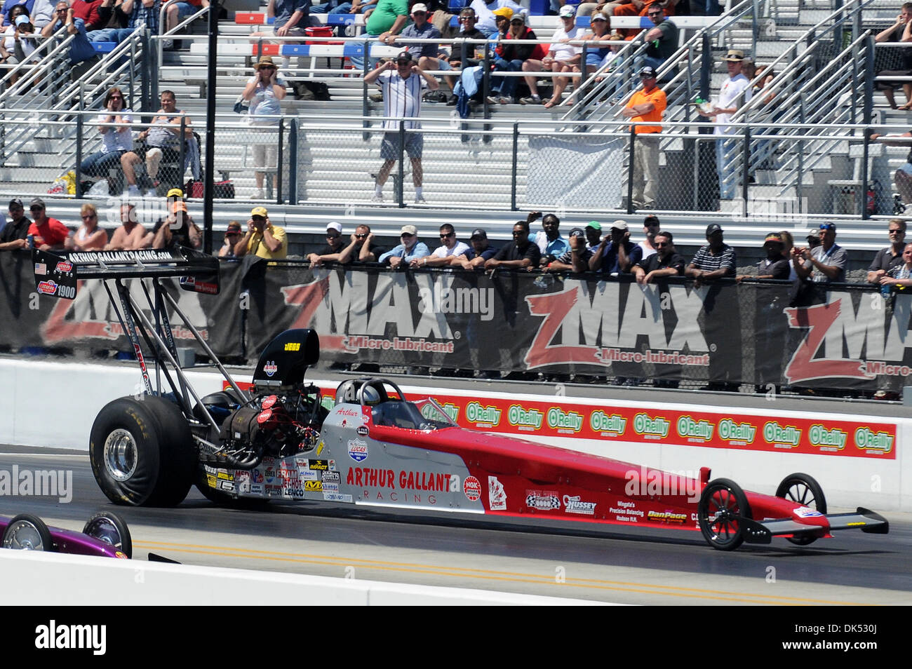 17. April 2011 - Concord, North Carolina, Vereinigte Staaten von Amerika - Arthur Gallant Rennen seinem Top Alkohol Dragster VisitMyrtleBeach.com NHRA 4-Wide Nationals Finale bei zMax Dragway, Concord, NC. (Kredit-Bild: © David Freund/Southcreek Global/ZUMAPRESS.com) Stockfoto