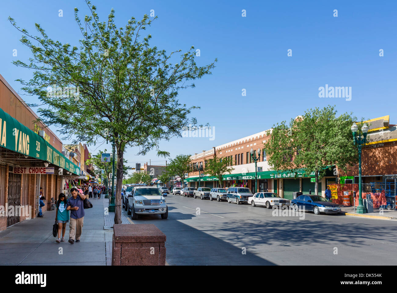 Geschäfte auf South El Paso Street in der Innenstadt von El Paso, Texas, USA Stockfoto
