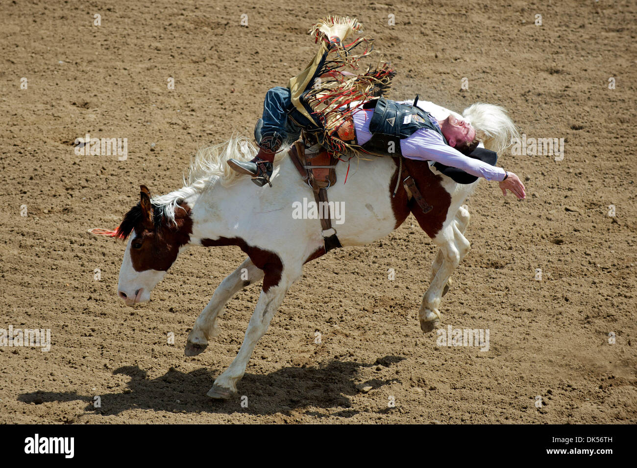 24. April 2011 - Clovis, Kalifornien, US - Fahrten Joe Gunderson Agar, SD Charley Russell beim Clovis Rodeo. (Kredit-Bild: © Matt Cohen/Southcreek Global/ZUMAPRESS.com) Stockfoto