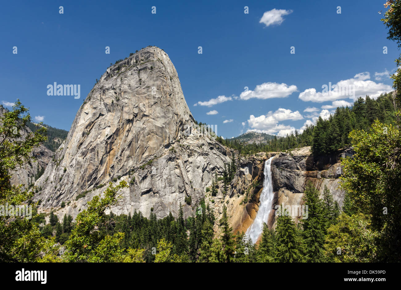 Liberty Cap und Nevada fallen... Yosemite Nationalpark, Kalifornien, USA. Fotografiert von der Panoramaweg. Stockfoto