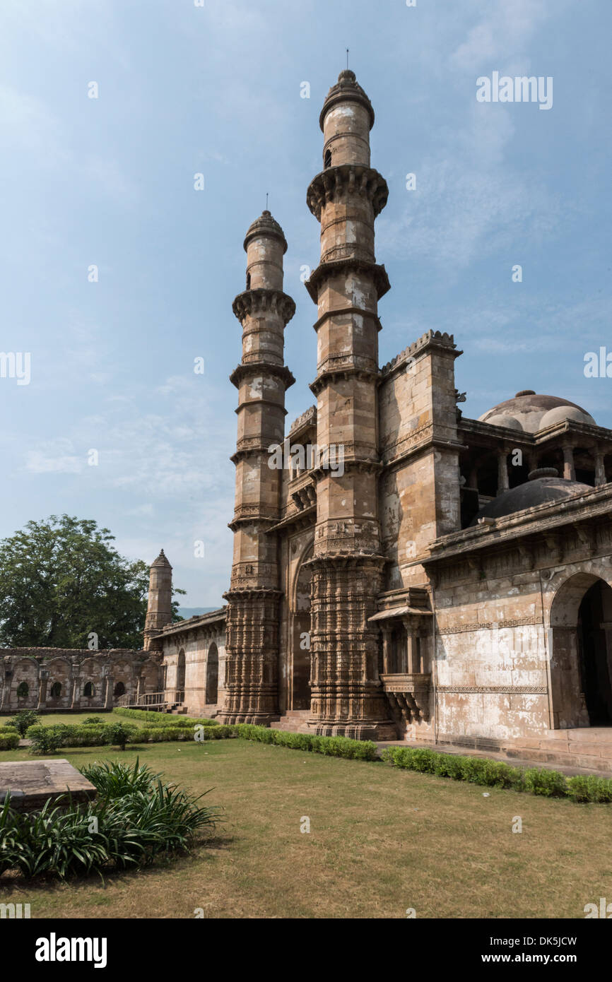 Jami Masjid Moschee und der Felsendom, Champaner-Pavagadh archäologischer Park, Bundesstaat Gujarat, Indien Stockfoto