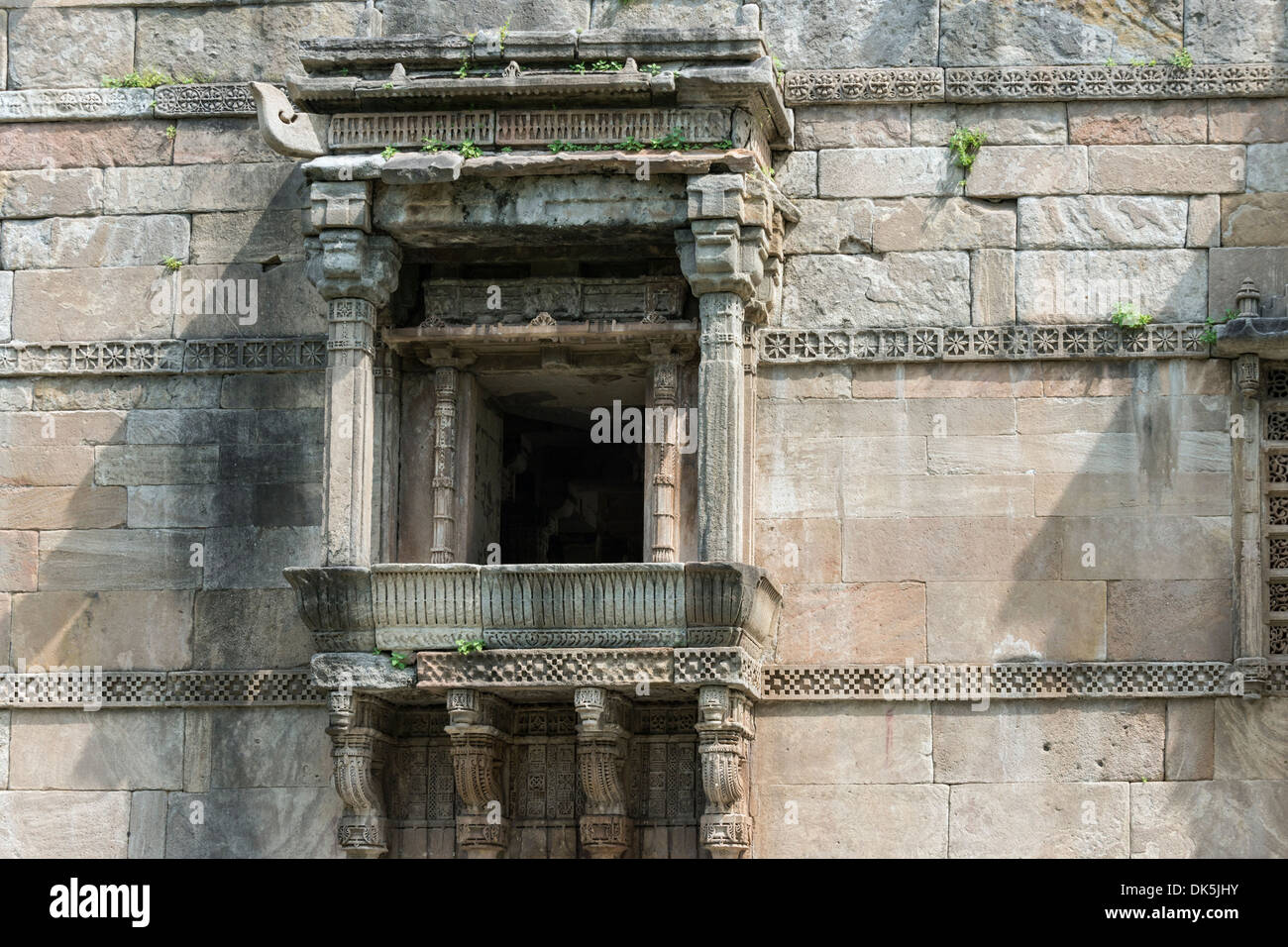Erker #1, Jami Masjid, Champaner-Pavagadh archäologischer Park, Bundesstaat Gujarat, Indien Stockfoto