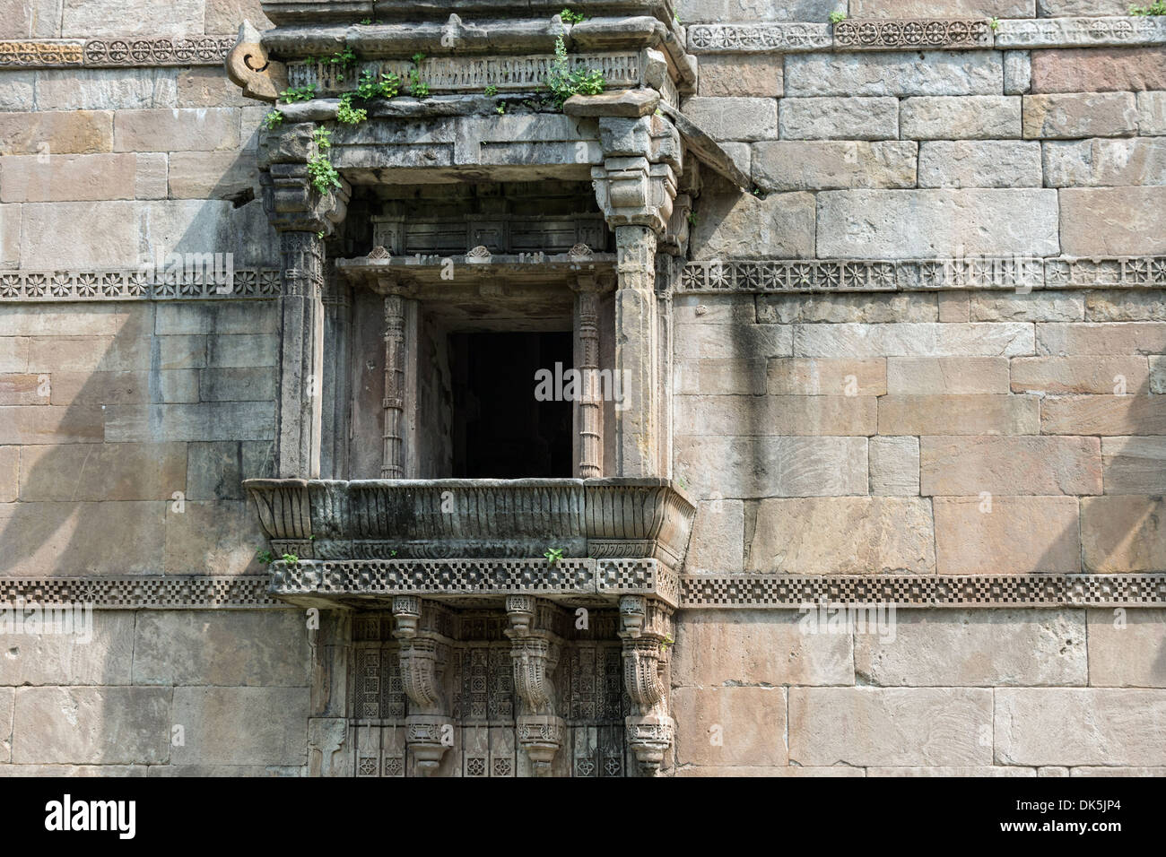 Erker #2, Jami Masjid, Champaner-Pavagadh archäologischer Park, Bundesstaat Gujarat, Indien Stockfoto