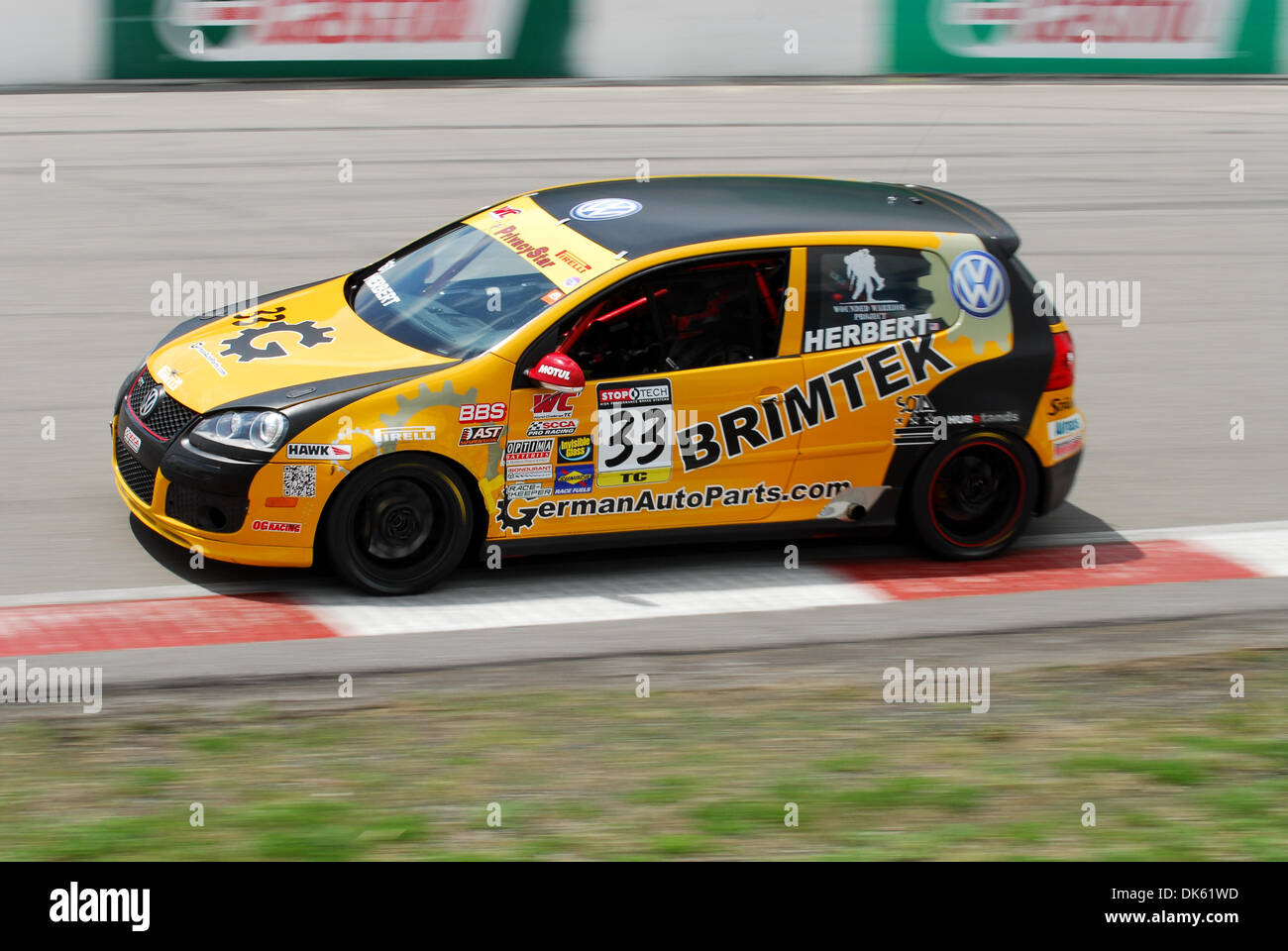 20. Mai 2011 - Bowmanville, Ontario, Kanada - Tristan Herbert von Reston, VA #33 (TC) fahren Brimtek Motorsport Volkswagen GTI während der Praxis für die Victoria Day Speedfest Wochenende auf dem Mosport International Raceway. (Kredit-Bild: © Keith Hamilton/Southcreek Global/ZUMAPRESS.com) Stockfoto