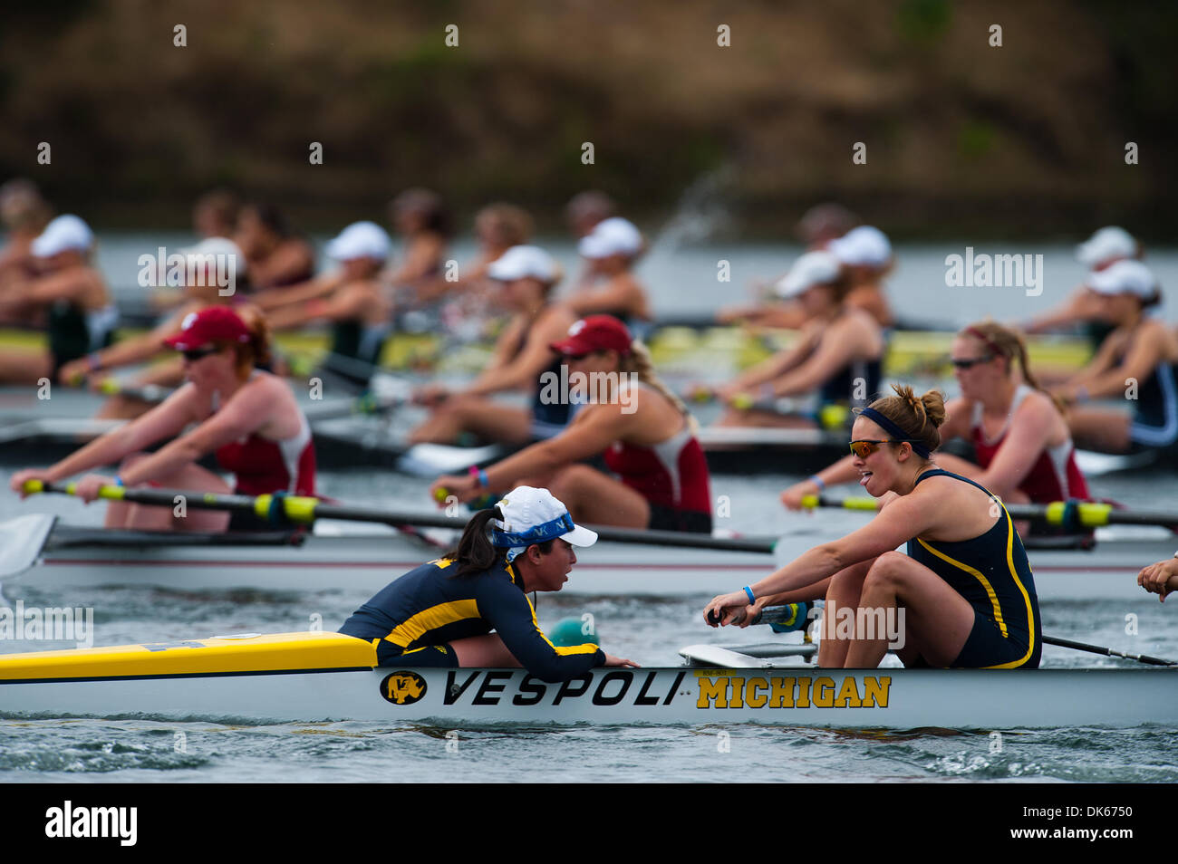 28. Mai 2011 - Rancho Cordova, Kalifornien, US - konkurriert der University of Michigan div. 1 Achter-Team von Bahn 6 im Halbfinale Rennen in der NCAA Frauen Rowing Championships am See Natoma Sacramento State Aquatics Center. (Kredit-Bild: © Sacramento Bee/ZUMAPRESS.com) Stockfoto