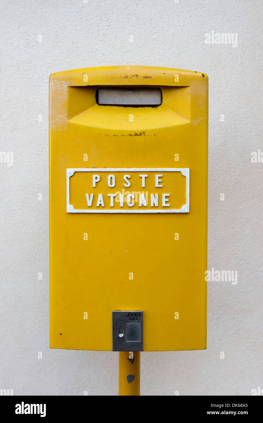 Vatikanstadt-Briefkasten (Säule Kasten) in dem Petersplatz, Vatikan-Stadt. Stockfoto