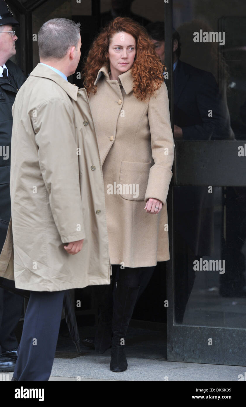 Rebekah Brooks ehemaliger News International Chief Executive verlässt zentralen Strafgerichtshof nach einem Plädoyer und Fallmanagement Anhörung Stockfoto
