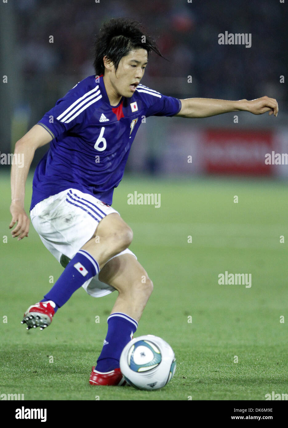 7. Juni 2011 - Kanagawa, Japan - ATSUTO UCHIDA von Japan Nationalmannschaft in Aktion während des Kirin Cup Soccer 2011 zwischen Japan Nationalmannschaft und Tschechien Nationalteam im International Stadium Yokohama in Kanagawa, Japan. Japan zog Tschechien mit 0: 0. (Kredit-Bild: © Shugo Takemi/Jana Press/ZUMAPRESS.com) Stockfoto