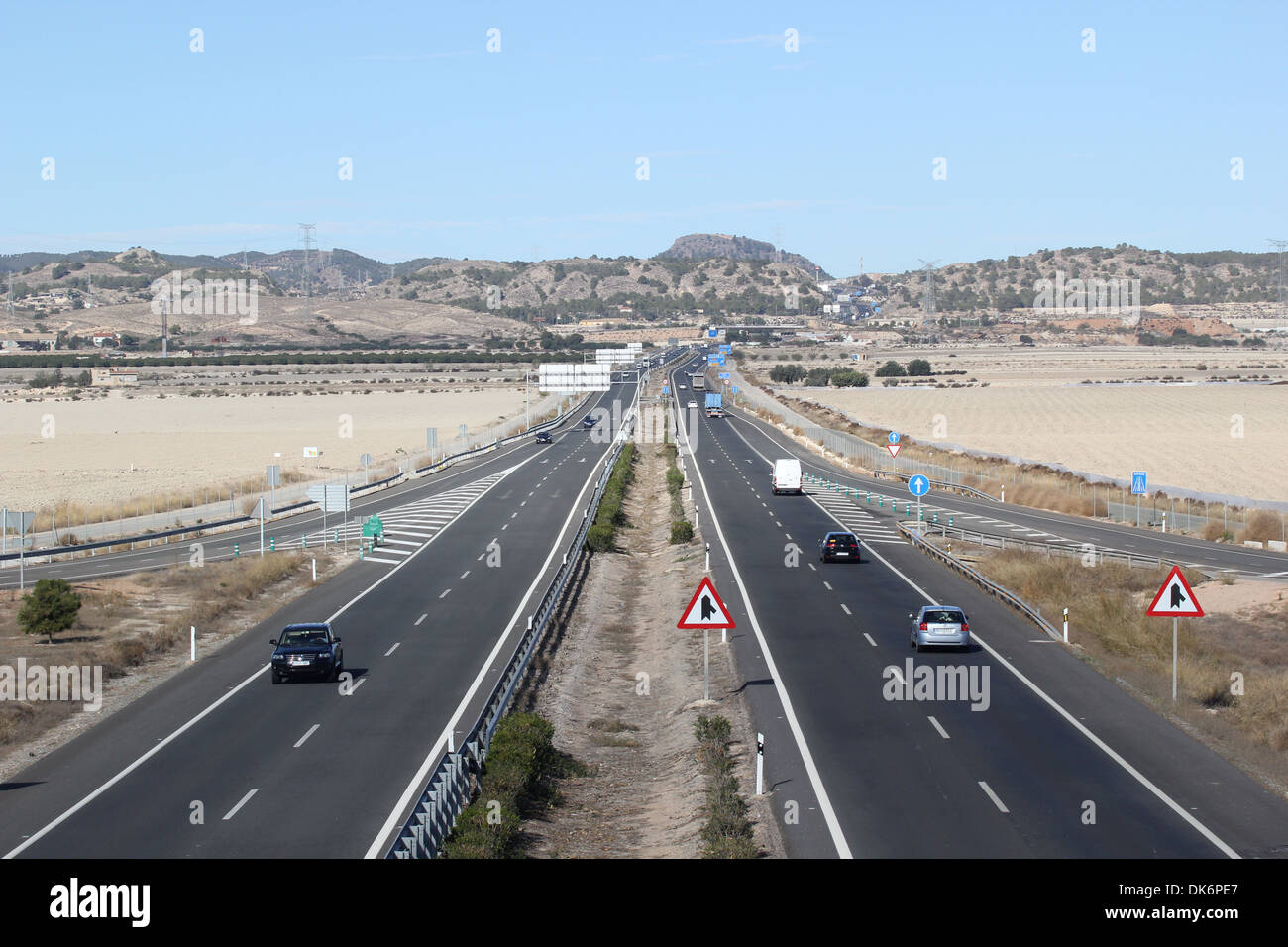 Autovia Murcia, die a-30 zwischen Murcia und Cartagena zur Veranschaulichung der neuen Straßen mit relativ wenig Verkehr in Spanien Stockfoto