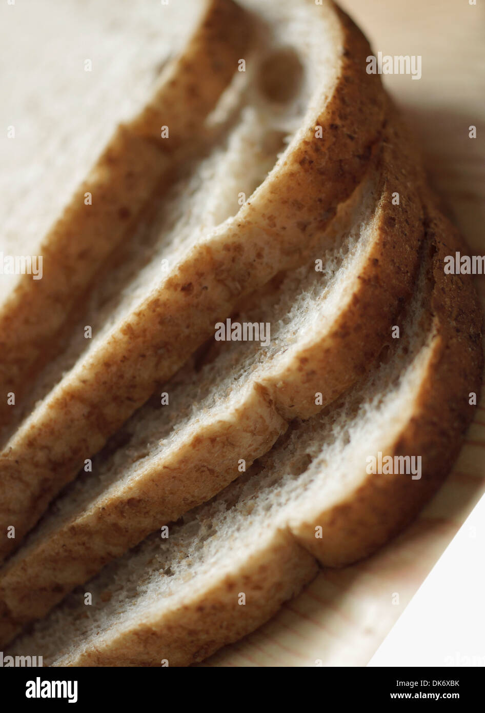 Scheiben Vollkornbrot (gesundes Brot) bereit für PAM Stockfoto