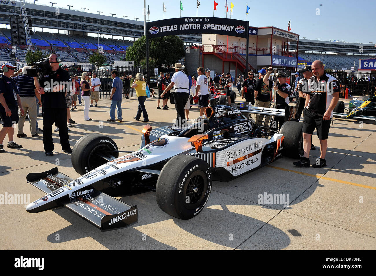 11. Juni 2011 - Fort Worth, TX, USA - Alex Tagliani (77) Bowers & Wilkins Magnola wartet sein Gewicht in während der Indy Car Series Firestone Twin 275 auf dem Texas Motor Speedway in Fort Worth, Texas. (Kredit-Bild: © Patrick Grün/Southcreek Global/ZUMAPRESS.com) Stockfoto