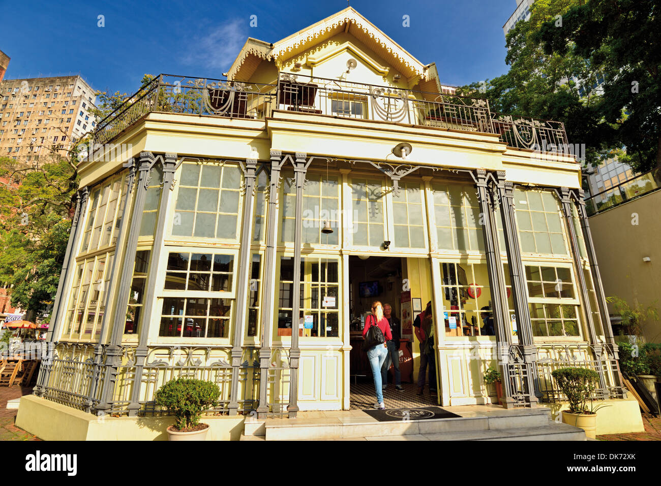 Brasilien, Porto Alegre: Historische Jugendstil-Restaurant und Biergarten Haus 'Chalet da Praça XV' Stockfoto