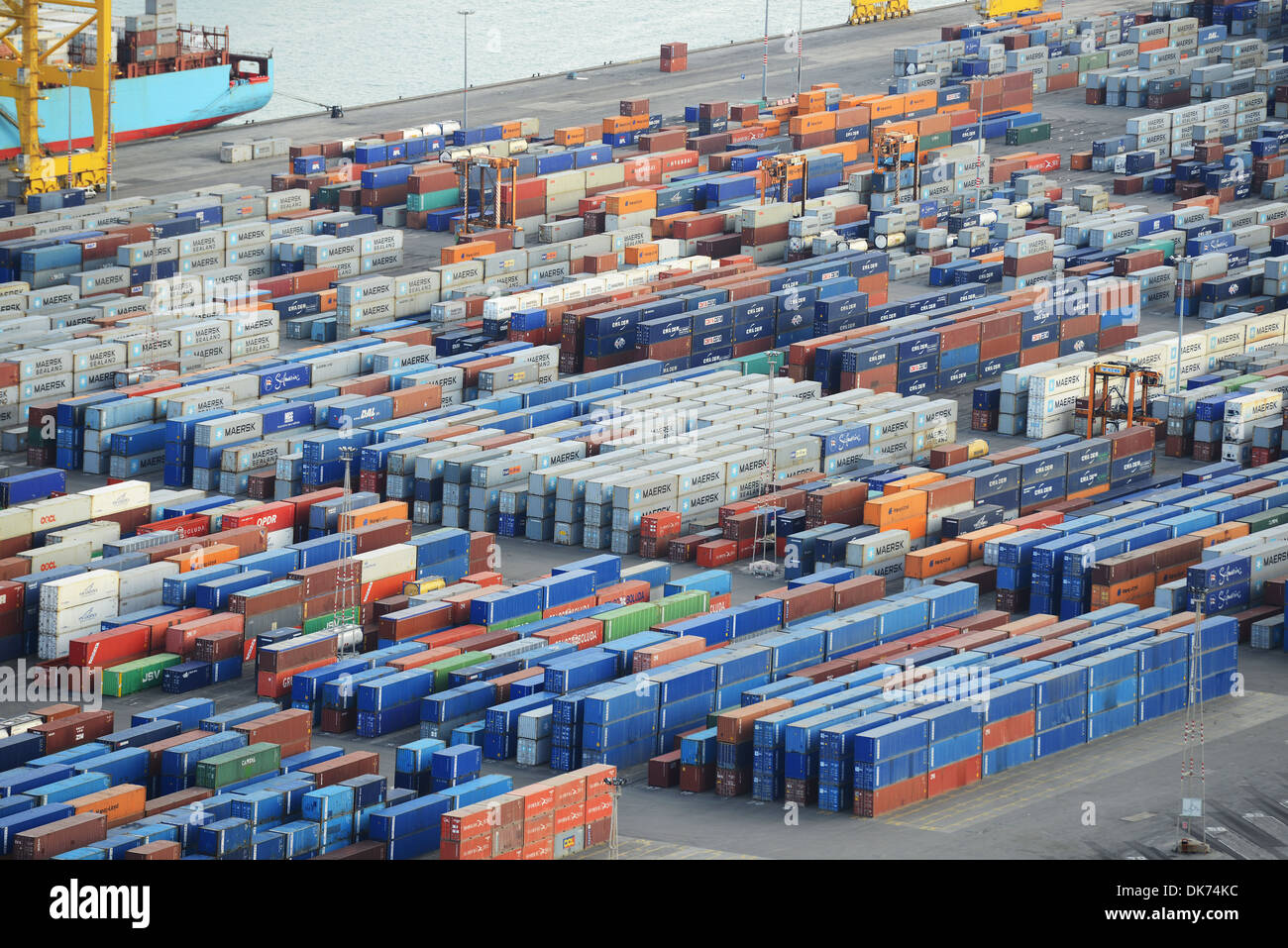 Hafen von Barcelona, erwarten Container Transport, Barcelona-Spanien Stockfoto