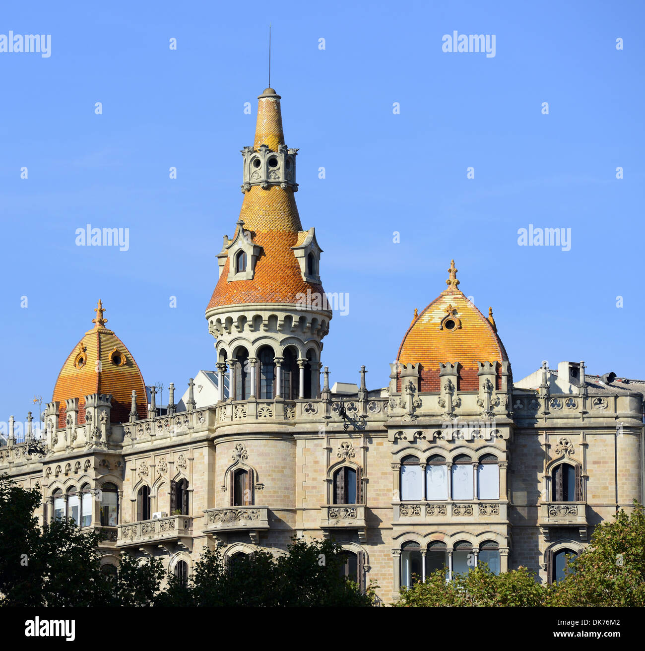 Fällen Antoni Rocamora Gebäude, entwarf Gaudi Gebäude, Barcelona, Spanien Stockfoto